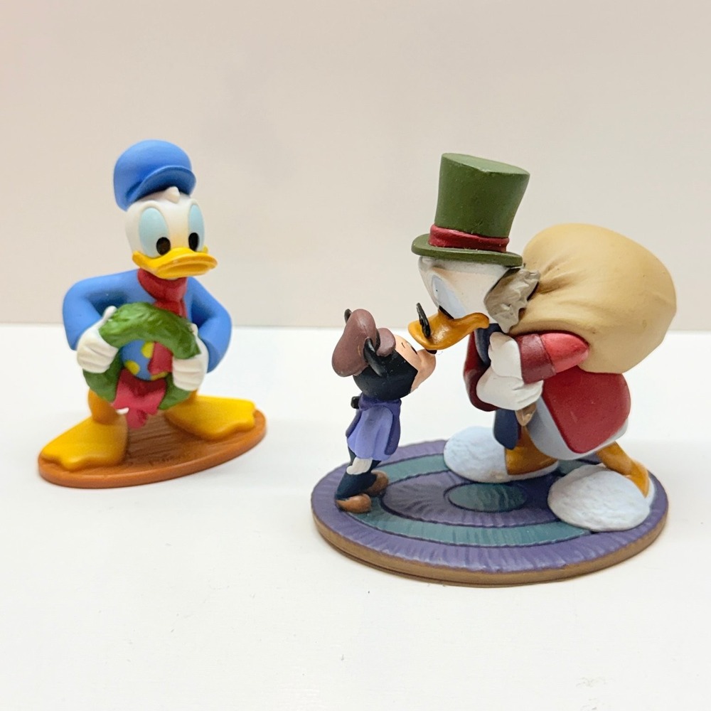 Disney Donald Duck Scrooge Christmas Wreath Figurine 3.25" Holiday Decor